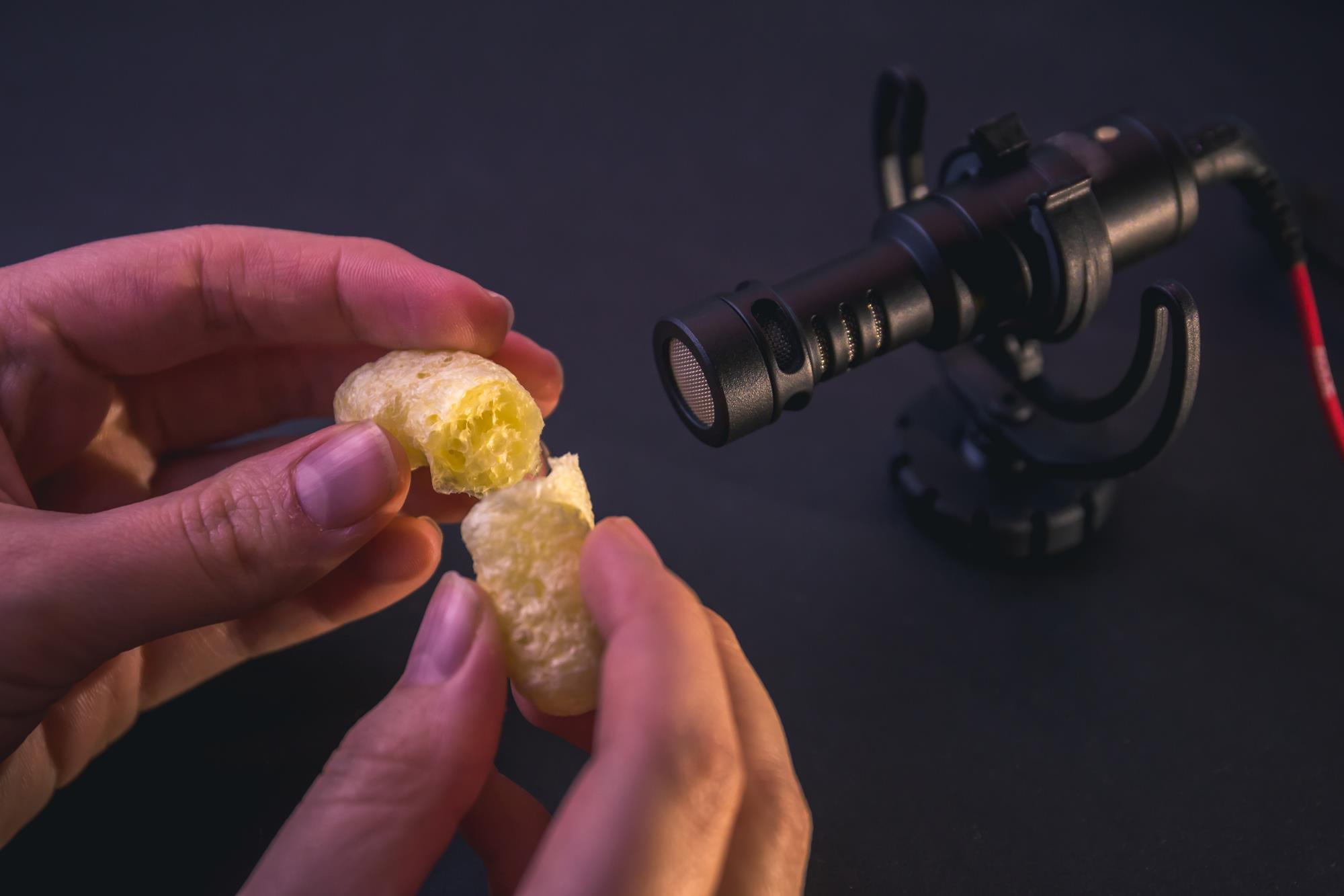 Nhiều người cho rằng ASMR giúp kích thích cơ thể tiết ra các hormone hạnh phúc Nhiều người cho rằng ASMR giúp kích thích cơ thể tiết ra các hormone hạnh phúc