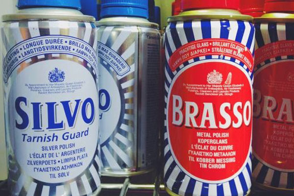 Cách làm mờ vết xước màn hình điện thoại bằng dầu đánh bóng ô tô Cách làm mờ vết xước màn hình điện thoại bằng dầu đánh bóng ô tô