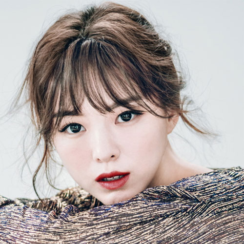 Tóc mái thưa xoăn dịu dàng