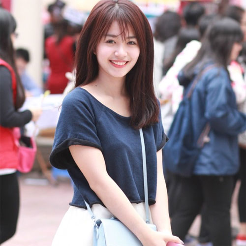 Tóc mái thưa hơi dài