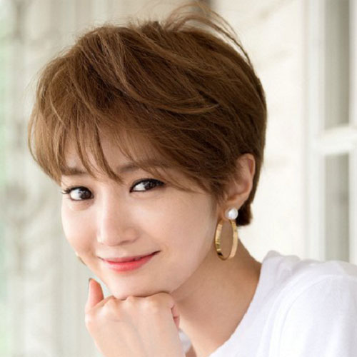 Tóc mái thưa cắt ngang xéo