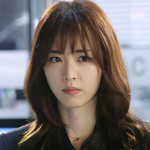 Tóc mái thưa chấm lông mày tỉa mỏng