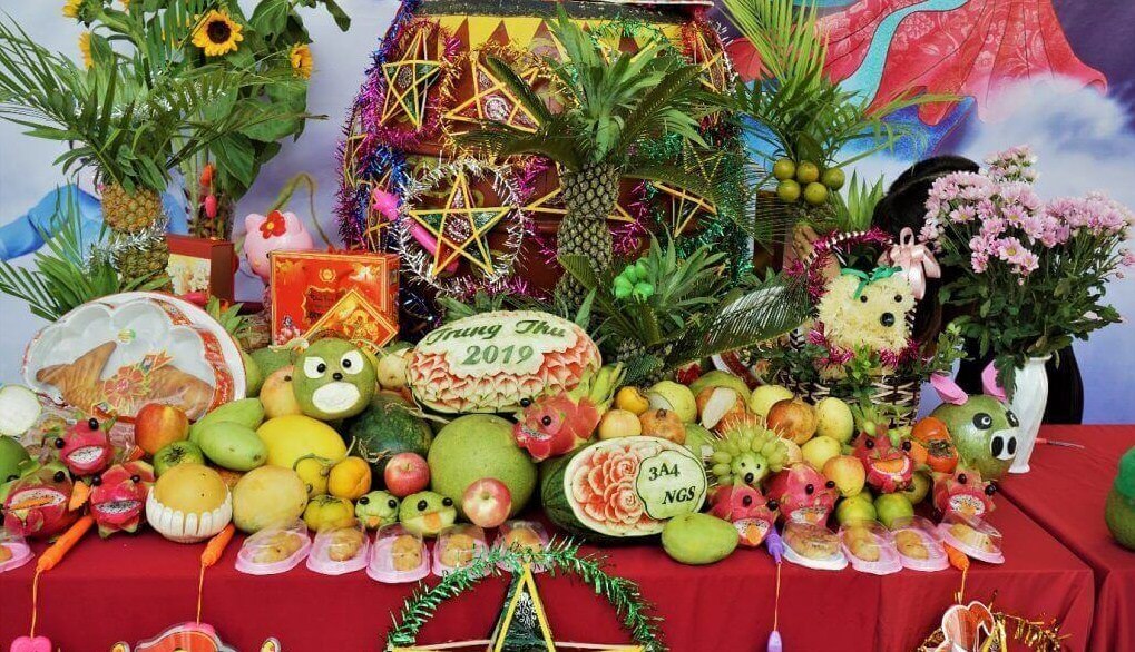 Mâm cỗ Trung thu đầy đủ, nhiều màu sắc dành cho các bé Mâm cỗ Trung Thu đầy đủ, nhiều màu sắc dành cho các bé