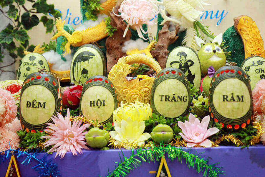 Mẫu mâm ngũ quả Trung thu có tên chương trình được khắc trên dưa hấu Mẫu mâm ngũ quả Trung Thu có tên chương trình được khắc trên dưa hấu