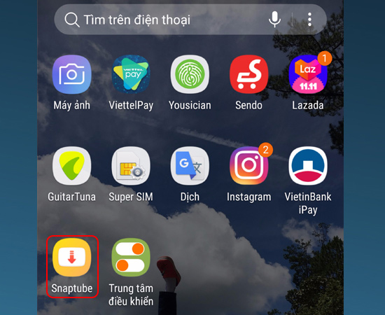 Vào “Chrome” trên điện thoài Samsung -> nhấn tải “SnapTube” về điện thoại Vào “Chrome” trên điện thoài Samsung -> nhấn tải “SnapTube” về điện thoại