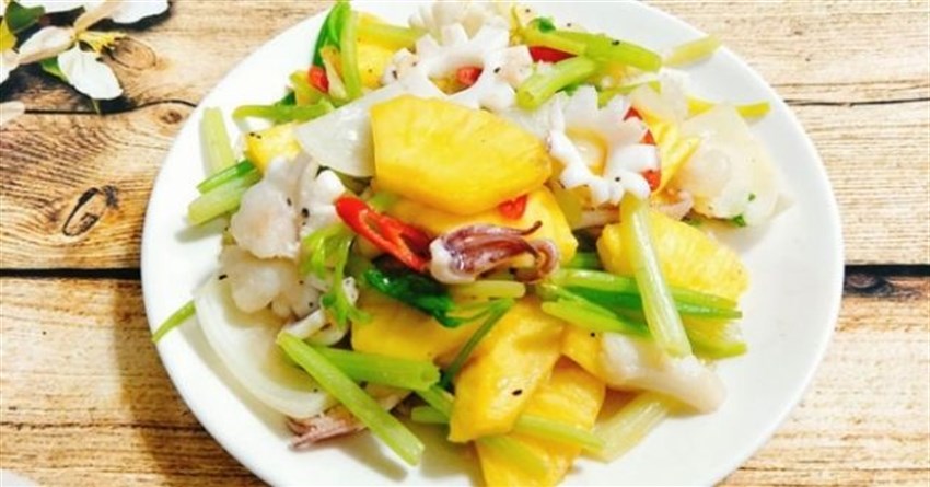 Cách làm mực xào dứa thơm ngon, giòn thịt, không bị tanh đơn giản hơn bạn tưởng 