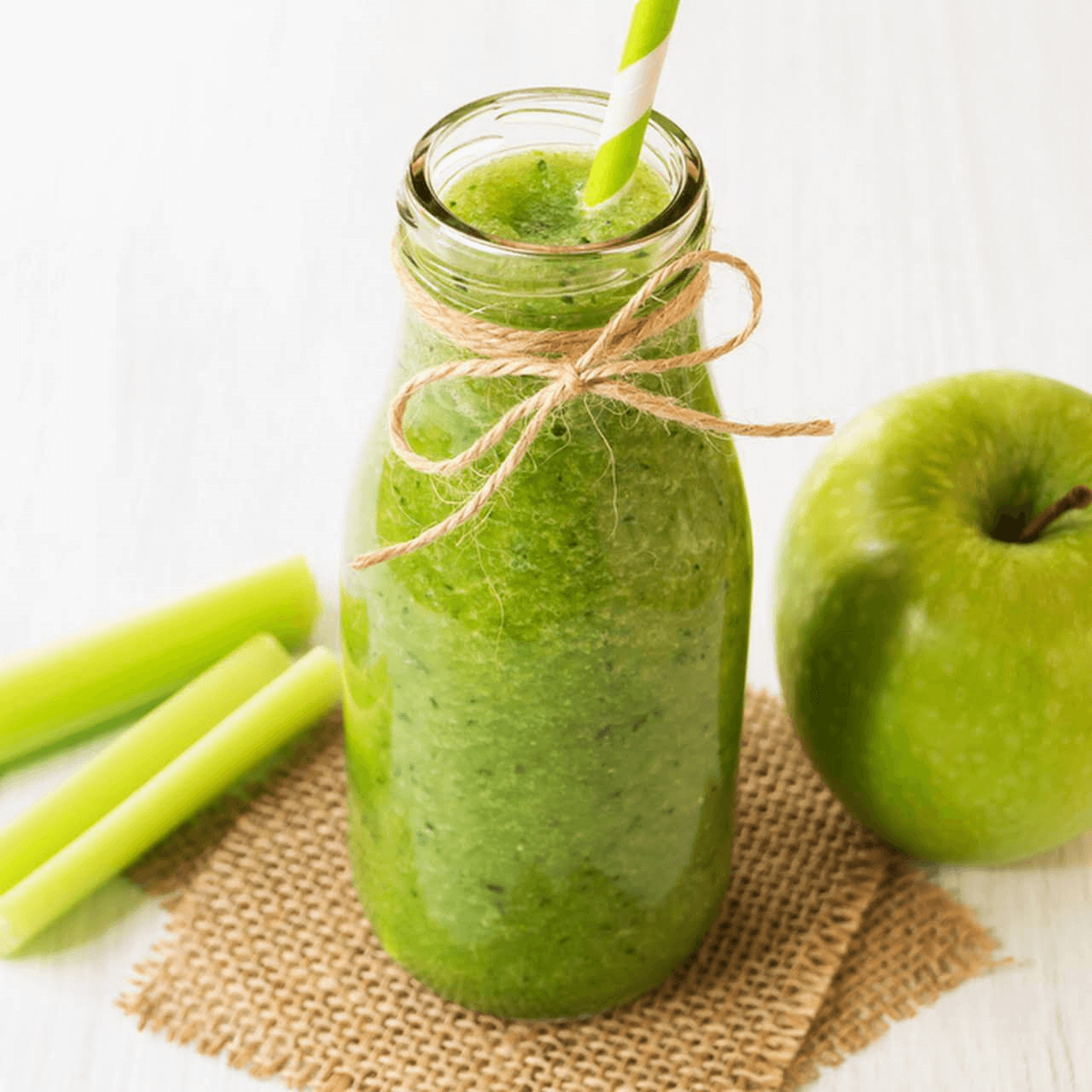 Sinh tố giảm mỡ bụng từ táo và cần tây Sinh tố giảm mỡ bụng từ táo và cần tây