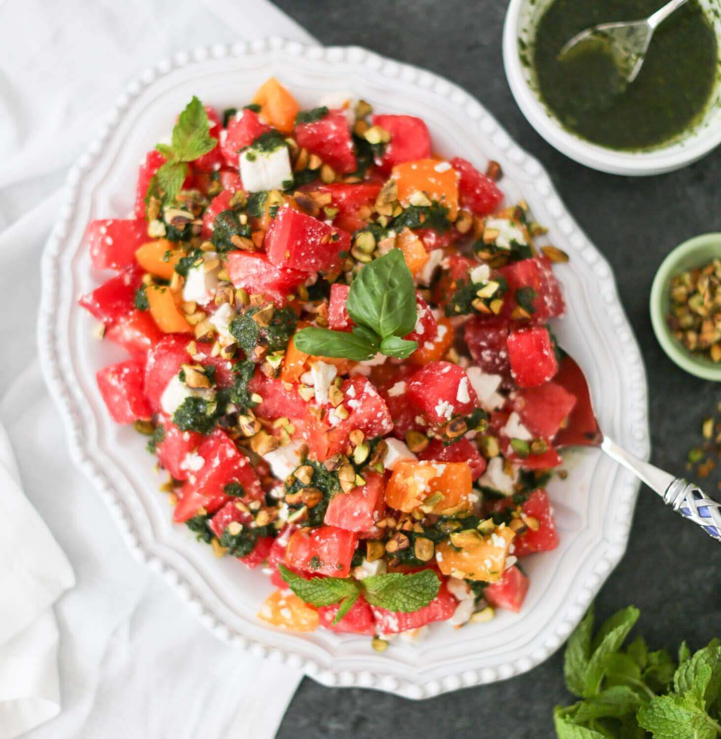 Công thức salad giảm cân với cà chua, dưa hấu và phô mai