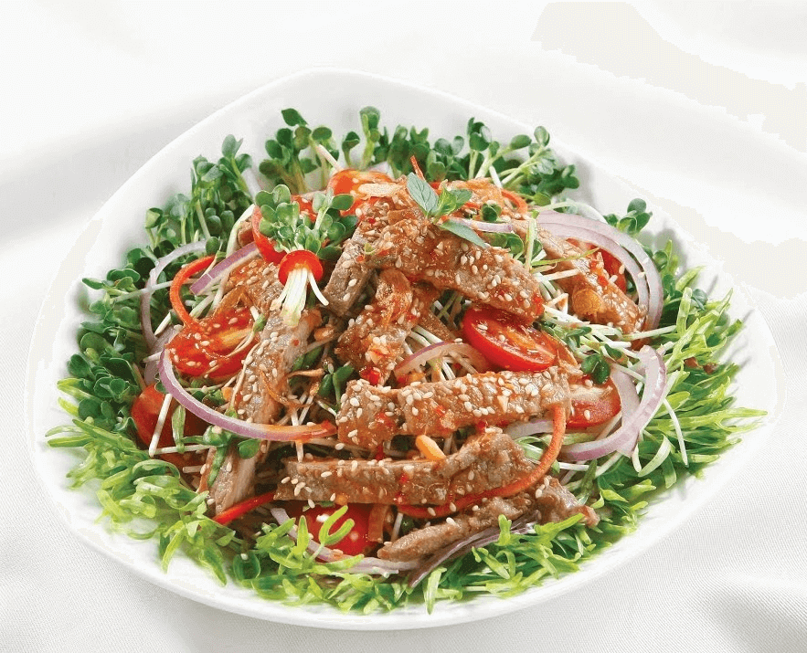 Công thức salad giảm cân với thịt bò và rau mầm
