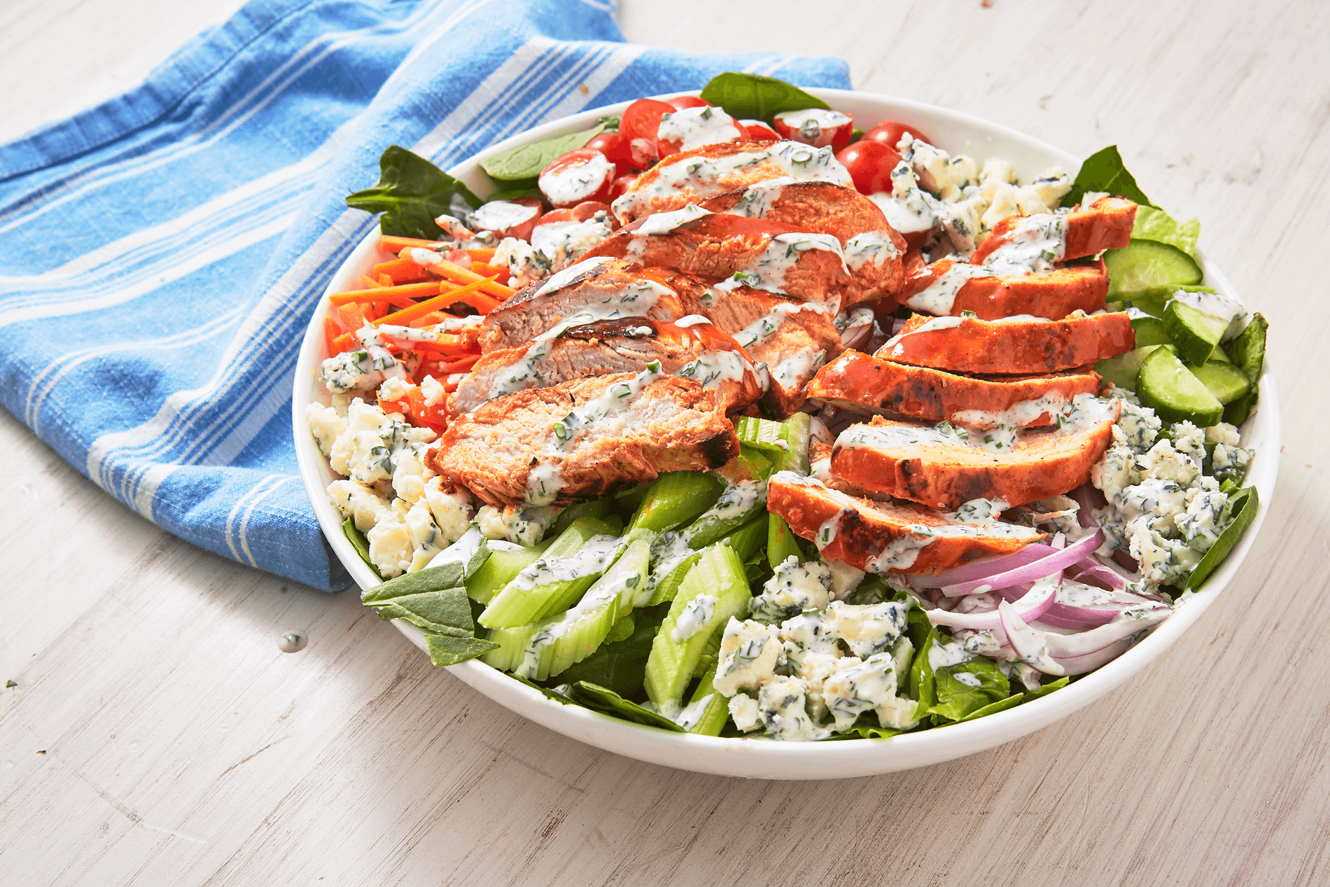 Công thức salad giảm cân với ức gà và sữa chua