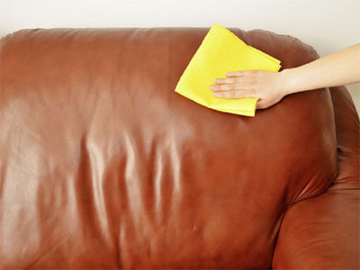 Cách làm sạch, vệ sinh ghế sofa da tại nhà luôn như mới