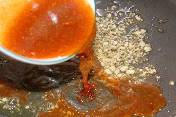 Làm nước sốt me Làm nước sốt me