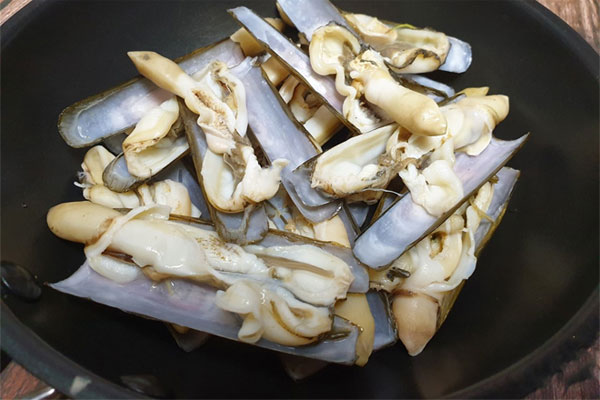 Luộc ốc móng tay