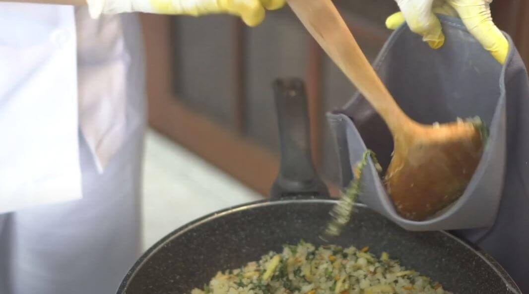 Cách làm muối chườm bụng sau sinh