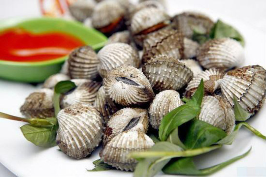 Sò huyết hấp bia