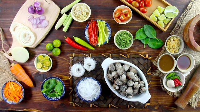 Nguyên liệu làm gỏi sò huyết kiểu Thái Nguyên liệu làm gỏi sò huyết kiểu Thái