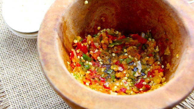 Làm sốt trộn gỏi sò huyết Làm sốt trộn gỏi sò huyết