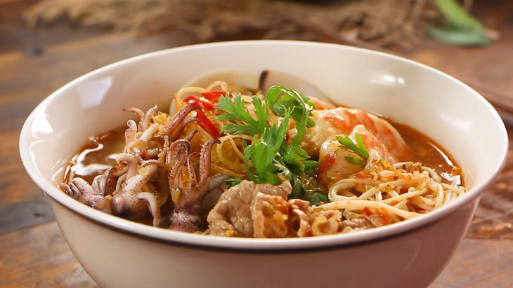 Thành phẩm món bún hải sản chua cay