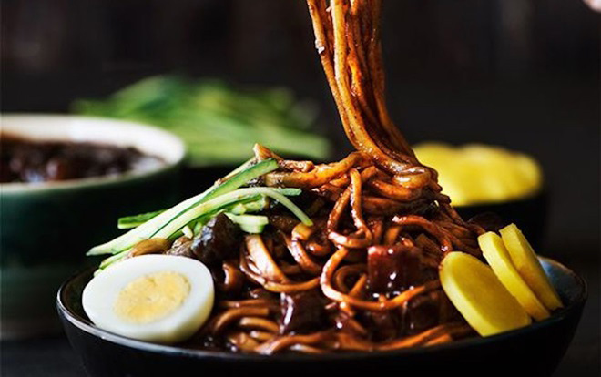 Hướng dẫn làm mì tương đen chuẩn Hàn Quốc