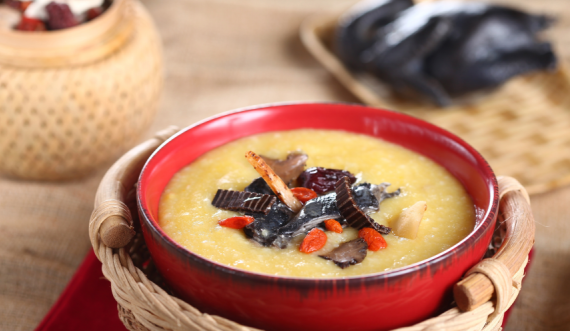 Lưu ý cách nấu cháo gà ác cho bé ăn ngon