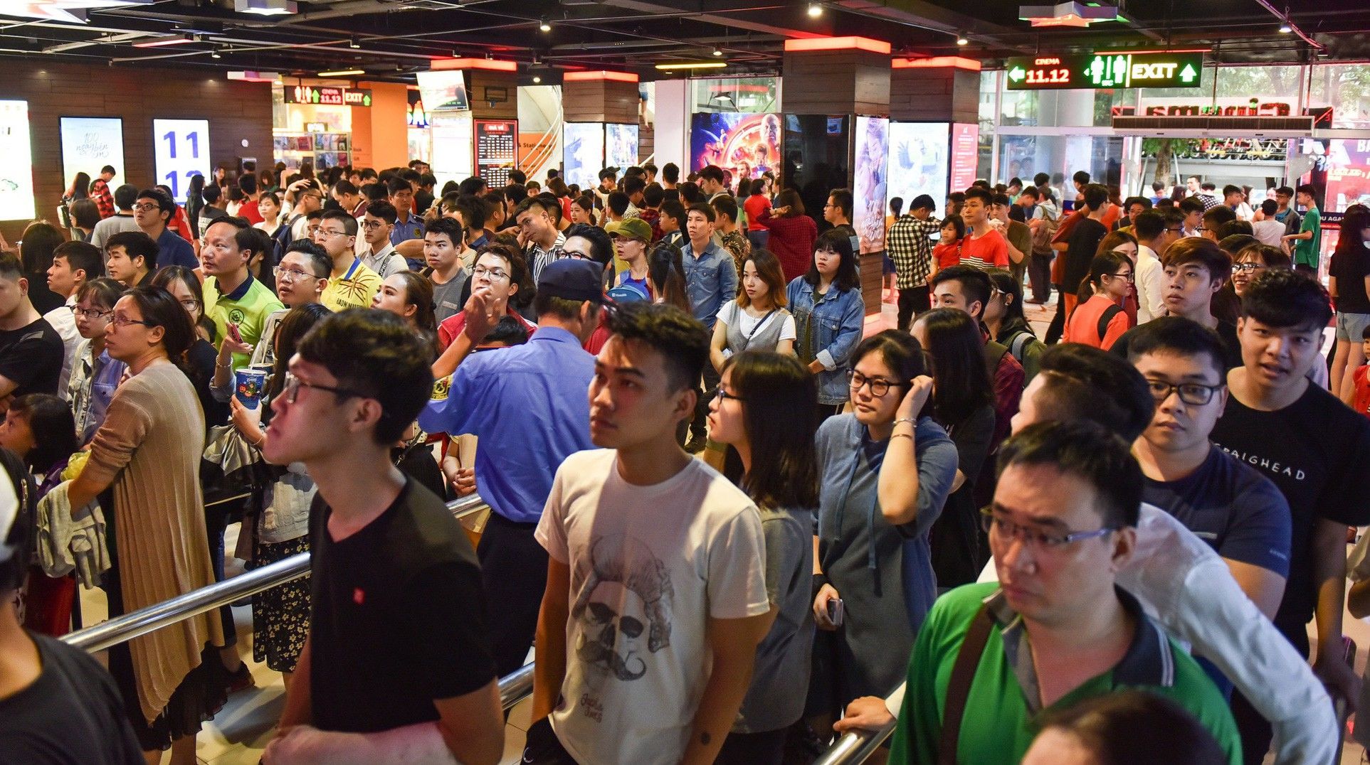 Trong ngày lễ độc thân, các rạp chiếu phim luôn trong tình trạng kín người 