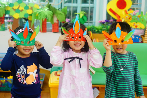 Mặt nạ hóa trang là thứ không thể thiếu trong dịp Halloween