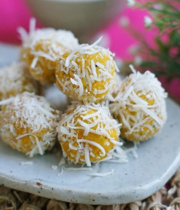 Bánh bí đỏ bọc dừa Bánh bí đỏ bọc dừa