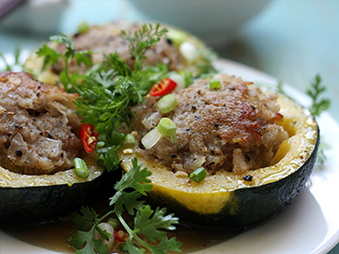 Bí đỏ nhồi thịt kho Bí đỏ nhồi thịt kho