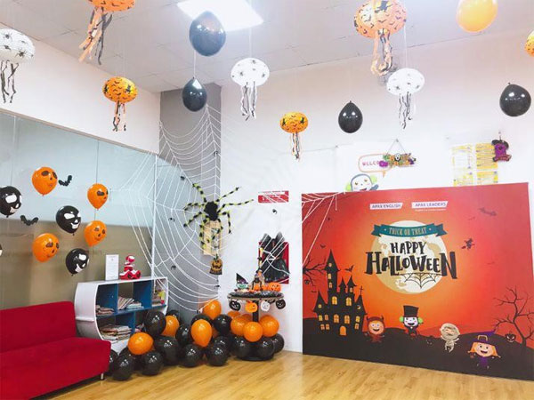 Trang trí Halloween bằng bong bóng