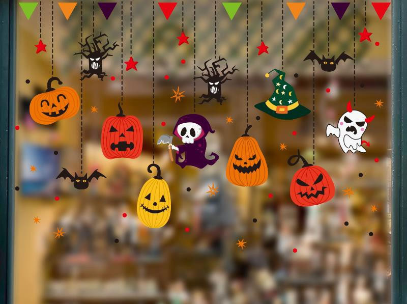 Trang trí Halloween trên cửa kính