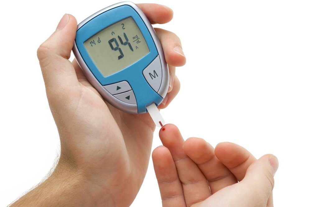 Dùng dụng cụ thử máu tại nhà để xác định nhóm máu Dùng dụng cụ thử máu tại nhà để xác định nhóm máu