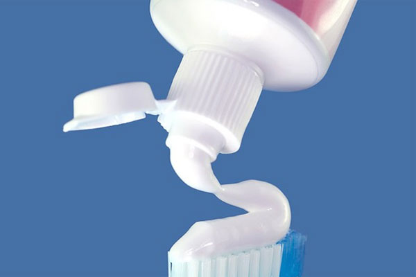 Mẹo trị thâm nách bằng kem đánh răng