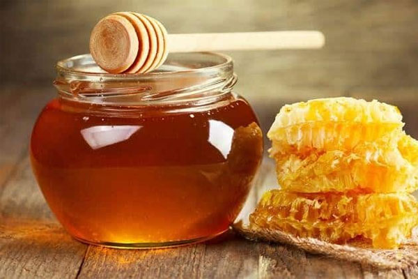 Trị thâm nách bằng mật ong