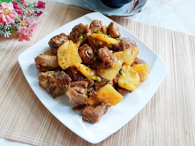 Hướng dẫn làm sườn xào dứa ngon