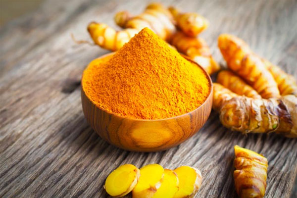 Mặt nạ trắng da se khít lỗ chân lông từ tinh bột nghệ