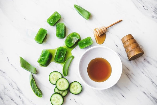 Mặt nạ se khít lỗ chân lông từ dầu oliu, mật ong, dưa leo, bơ