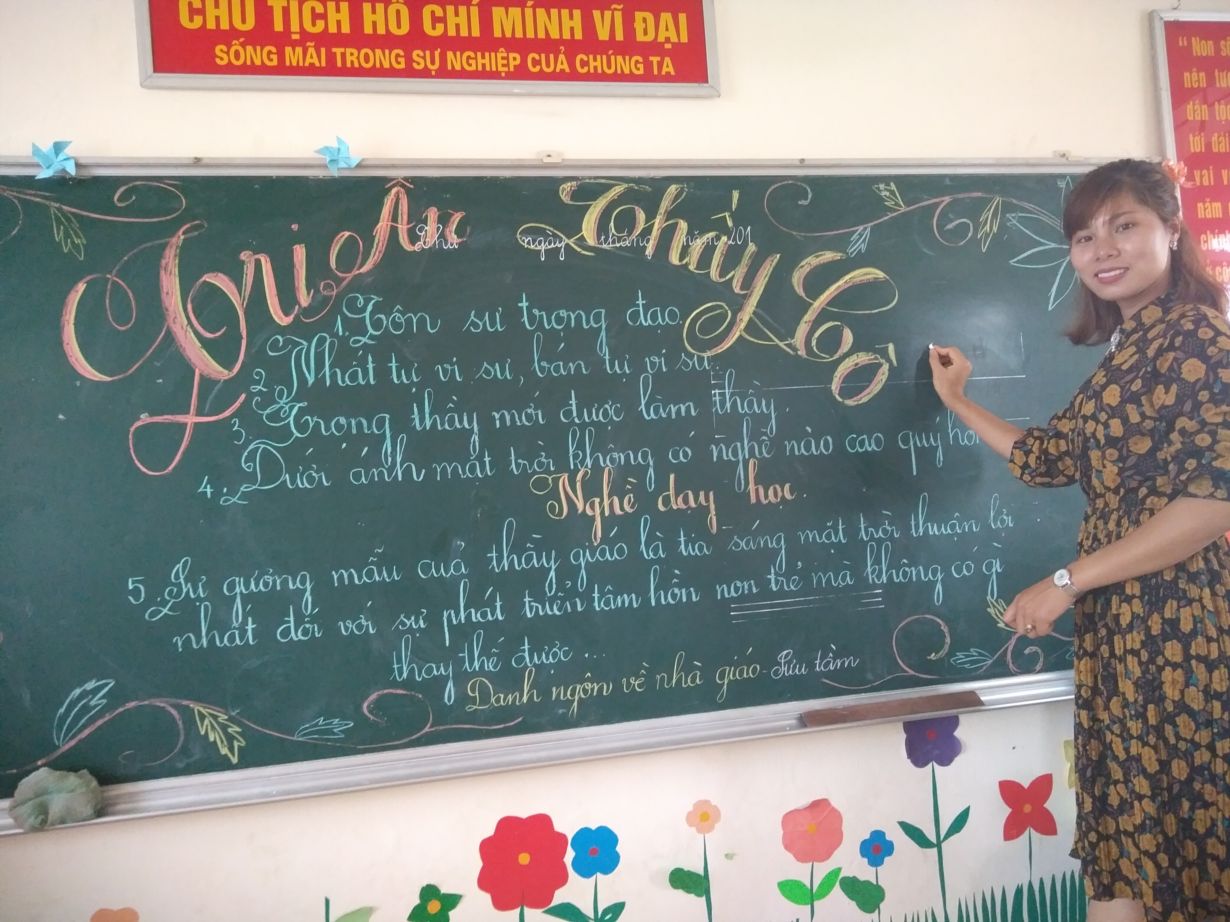Mẫu trang trí bảng lớp 20 - 11 đẹp