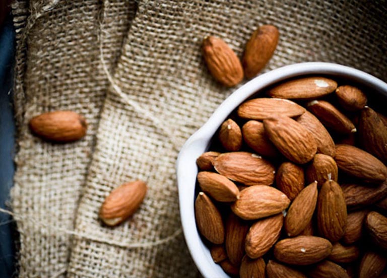 Mặt nạ hạnh nhân se khít lỗ chân lông