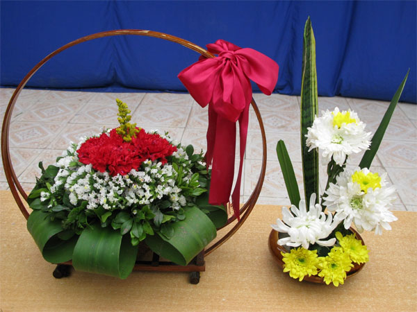 Cắm hoa tri ân thầy cô