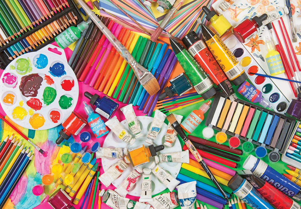 Chuẩn bị bút màu và dụng cụ làm báo tường 20/11