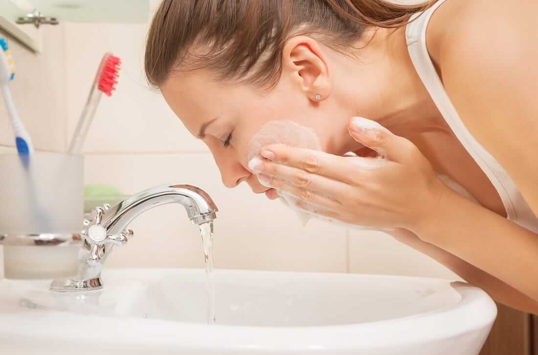 Rửa mặt hàng ngày và đúng cách Rửa mặt hàng ngày và đúng cách