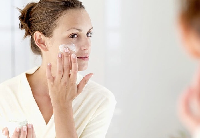 Dùng kèm dưỡng ẩm Dùng kèm dưỡng ẩm