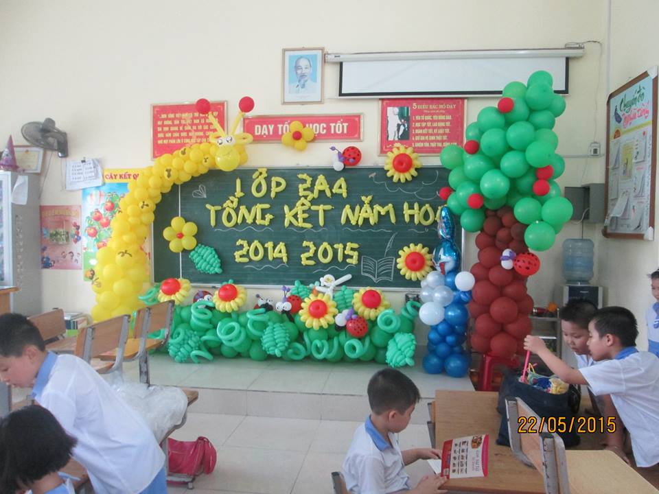 Trang trí bảng lớp bằng bóng bay