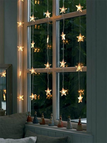 Trang trí cửa kính Noel bằng đèn phát sáng Trang trí cửa kính Noel bằng đèn phát sáng