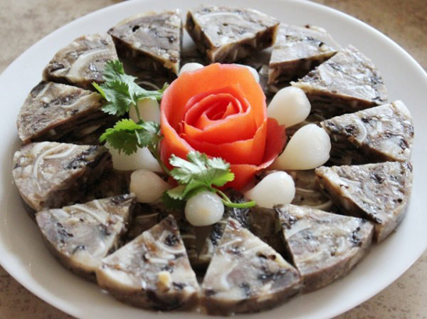 Thành phẩm món giò thủ làm bằng chai nhựa Thành phẩm món giò thủ làm bằng chai nhựa