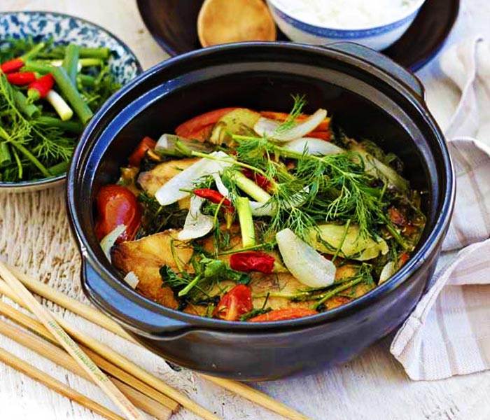 Cách làm cá kho dưa chua đơn giản cho bữa cơm nhầ