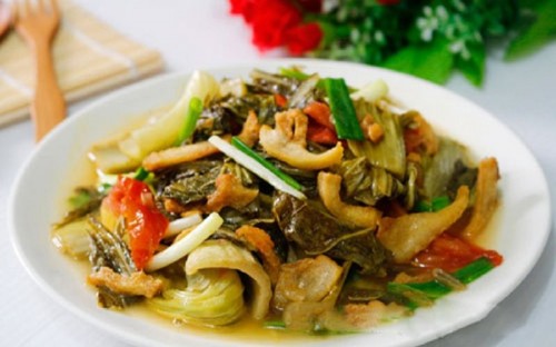 Dưa chua xào tóp mỡ lạ miệng