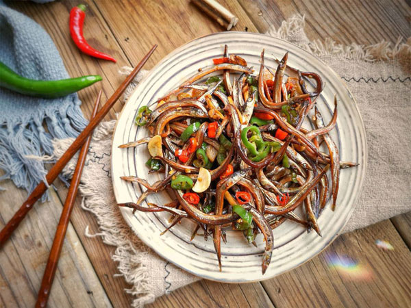 Cá khô chiên tỏi ớt Cá khô chiên tỏi ớt