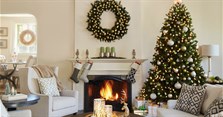 Cách trang trí cây thông Noel bằng dây kim tuyến và phụ kiện đơn giản mà đẹp
