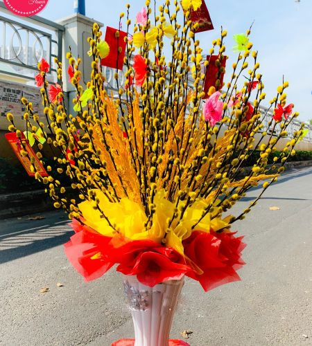 Cắm hoa nụ tầm xuân